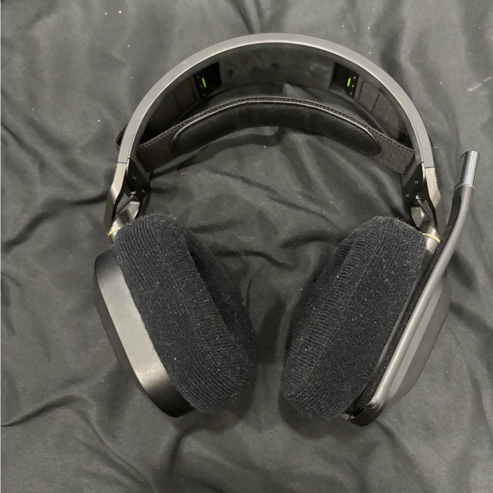 Corsair HS80 MAX gaming headset